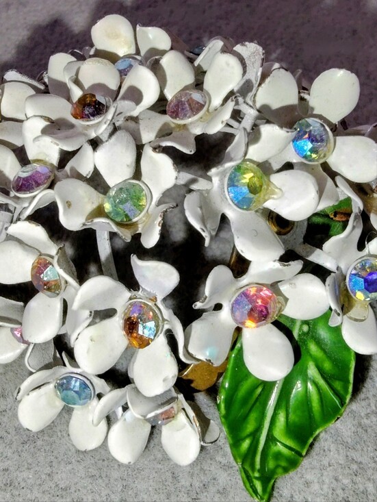 Jewelry - 1950s Dome White Cold Enamel Hydrangea Brooch with Aurora Rhinestones 3.5"